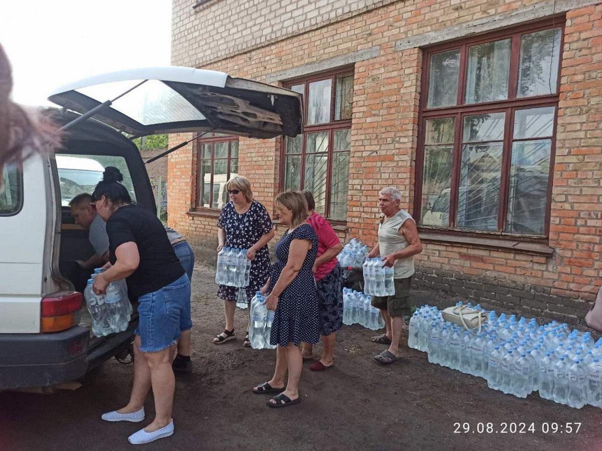 Мешканцям Марганецької громади привезли воду: фото