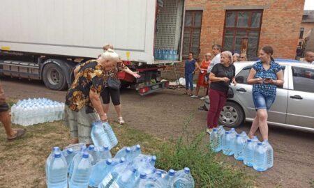 Мешканцям Марганецької громади доставити 20196 пляшок питної бутильованої води від міжнародних партнерів.