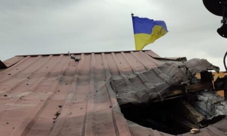 Ворог вдарив по багатоповерхівкам у Нікополі і поранив чоловіка: поліція про наслідки російських атак