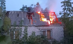 З РСЗВ, дронами та артилерією окупанти цілили по Нікополю і району: поліція про наслідки обстрілів