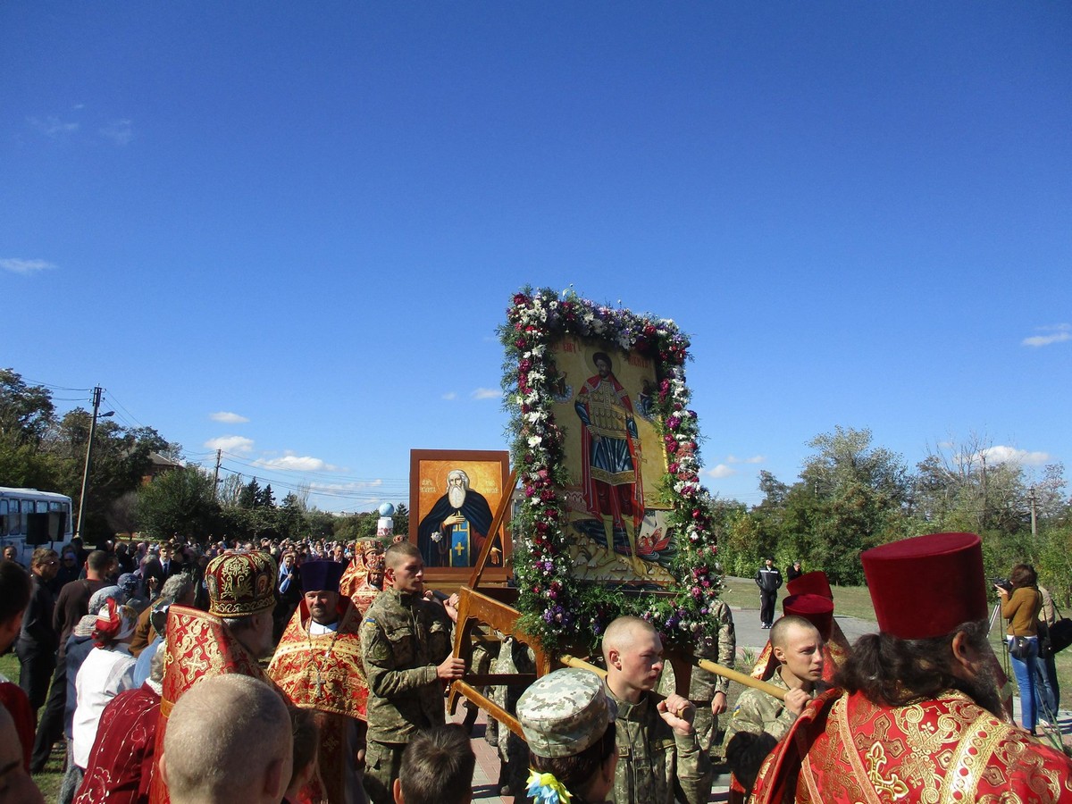 Історик Анцишкін навів кілька аргументів на користь святого Микити. По-перше, на Нікопольщині під час розкопок були знахідки, які належать до періоду готів. По-друге, Микита був воїном, а наше місто з часів запорозьких козаків має військові традиції. По-третє, є інша версія походження назви нашого міста. Ім'я Микита – грецького походження та перекладається як «переможець», що перегукується з Нікополем.