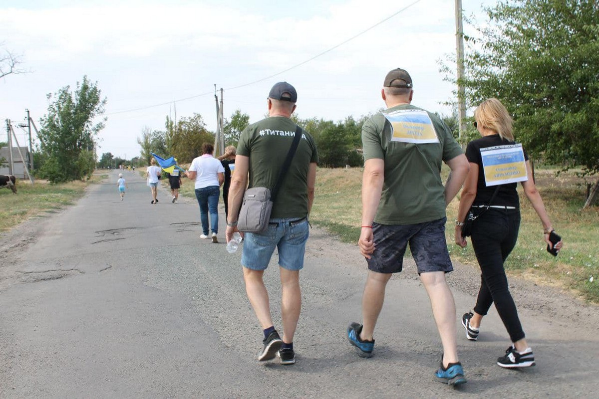 Мешканці Нікопольщини долучилися до забігу “Шаную Воїнів, біжу за Героїв України”: фото