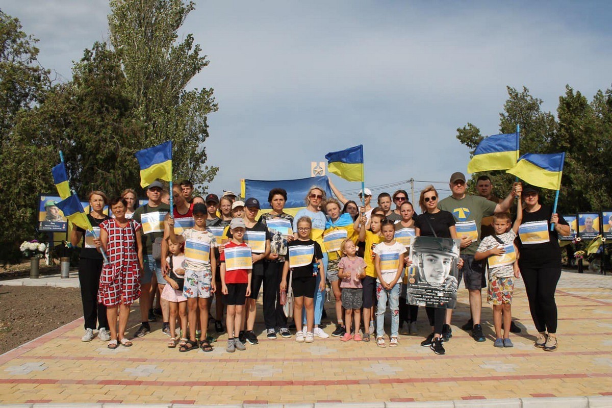 Мешканці Нікопольщини долучилися до забігу “Шаную Воїнів, біжу за Героїв України”: фото