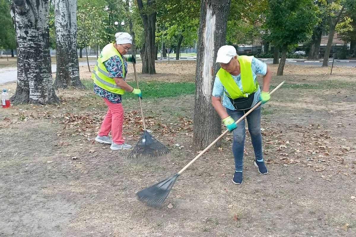 Щодня комунальники прибирають Нікополь: фото