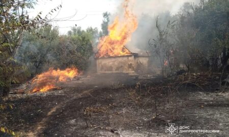 У Марганці пожежа в екосистемі дісталася житлового будинку: всього в області згоріло 134 га трав’яного настилу за добу