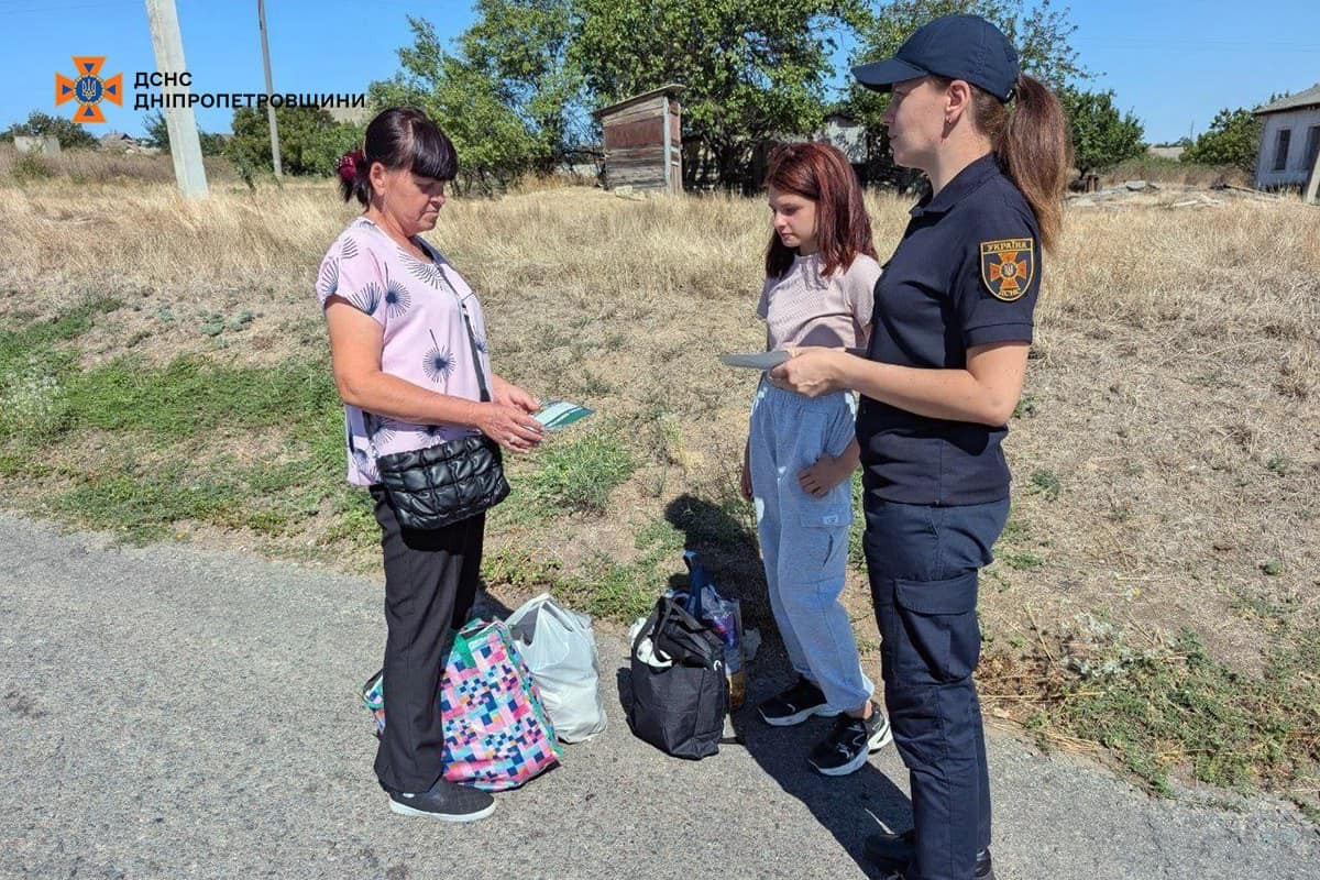 Рятувальники провели профілактичні бесіди з мешканцями села Шолохове на Нікопольщині