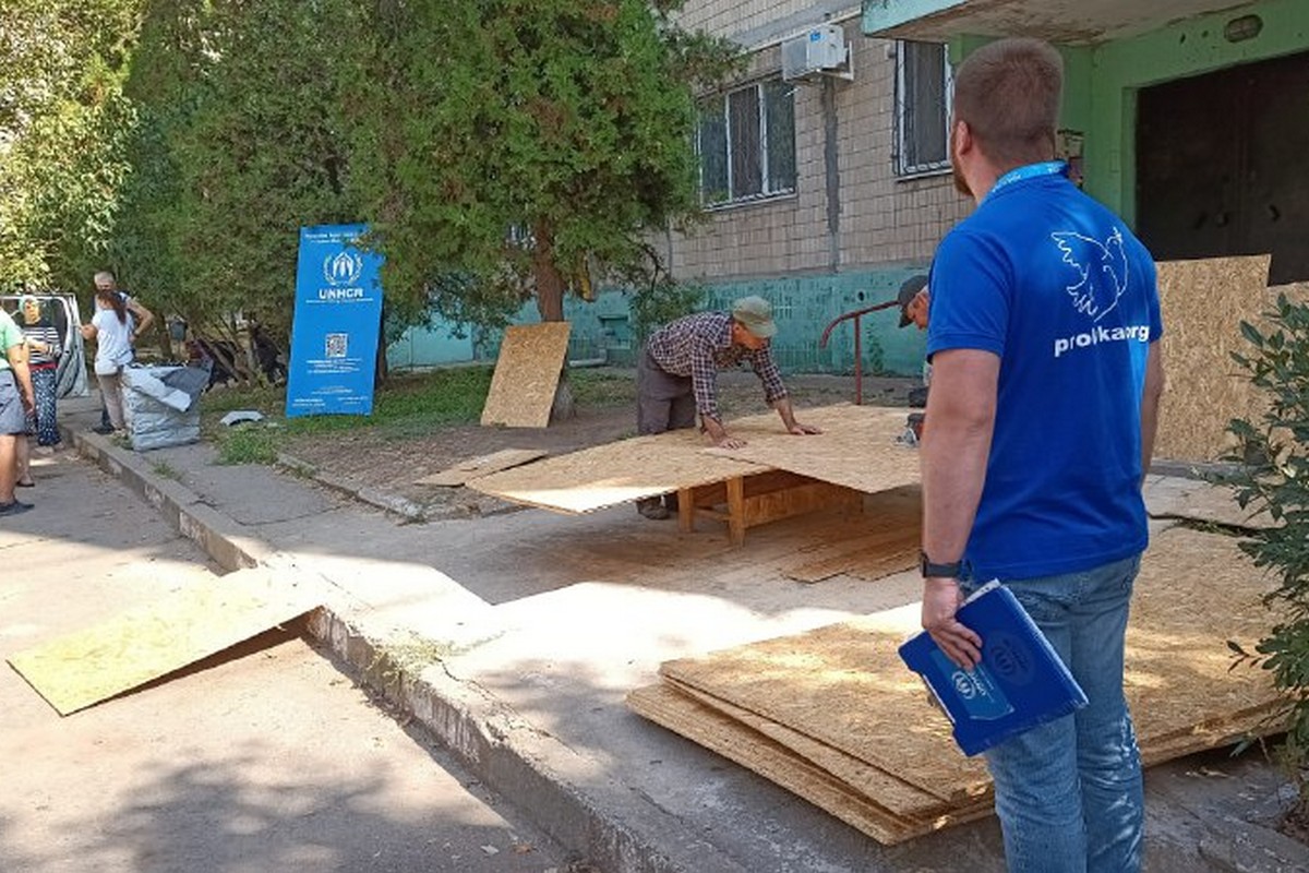 постраждалим від обстрілів нікопольцям надали безкоштовно будівельні набори