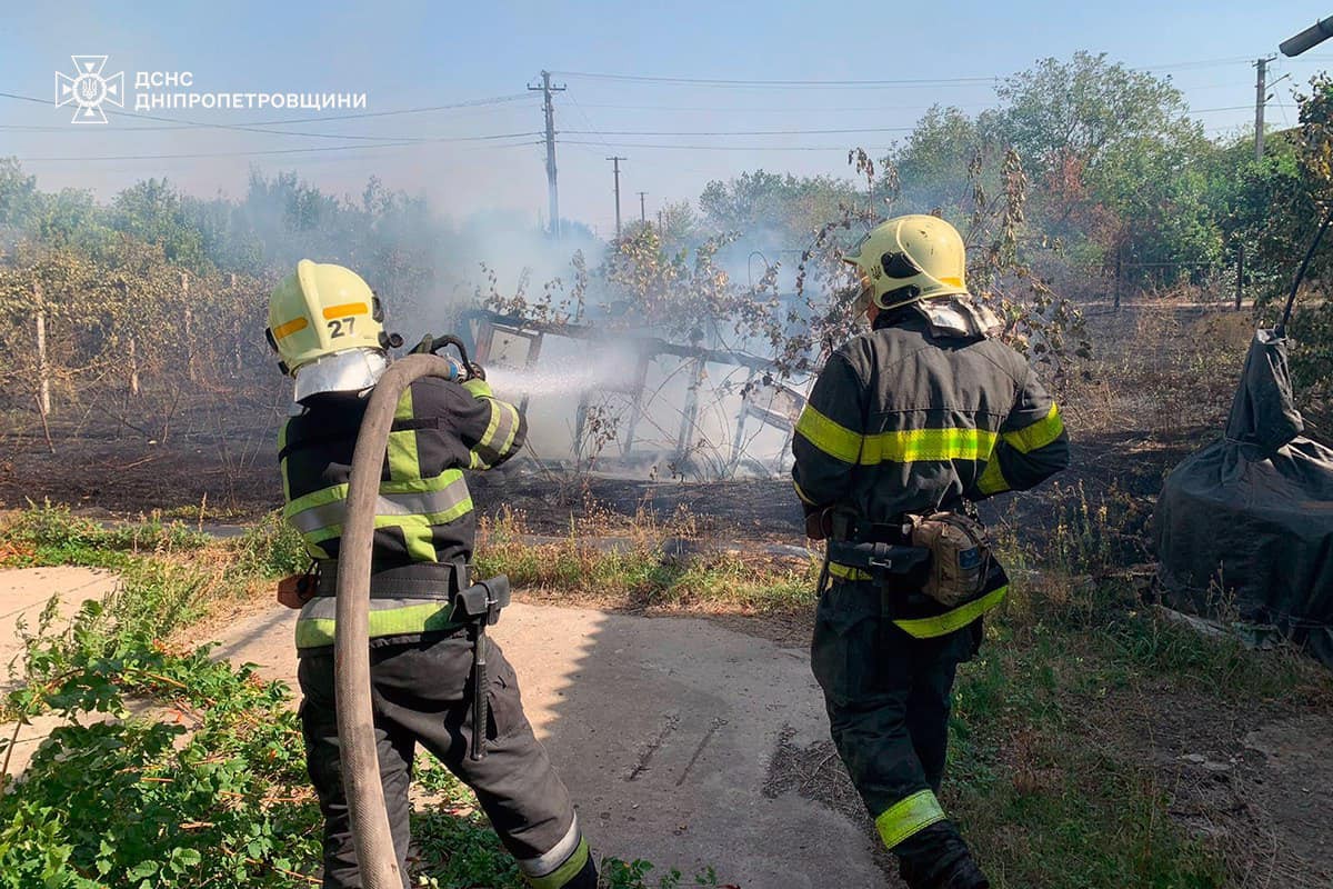 На Дніпропетровщині за добу виникла 151 пожежа в екосистемах: вогонь дістався домогосподарств: фото