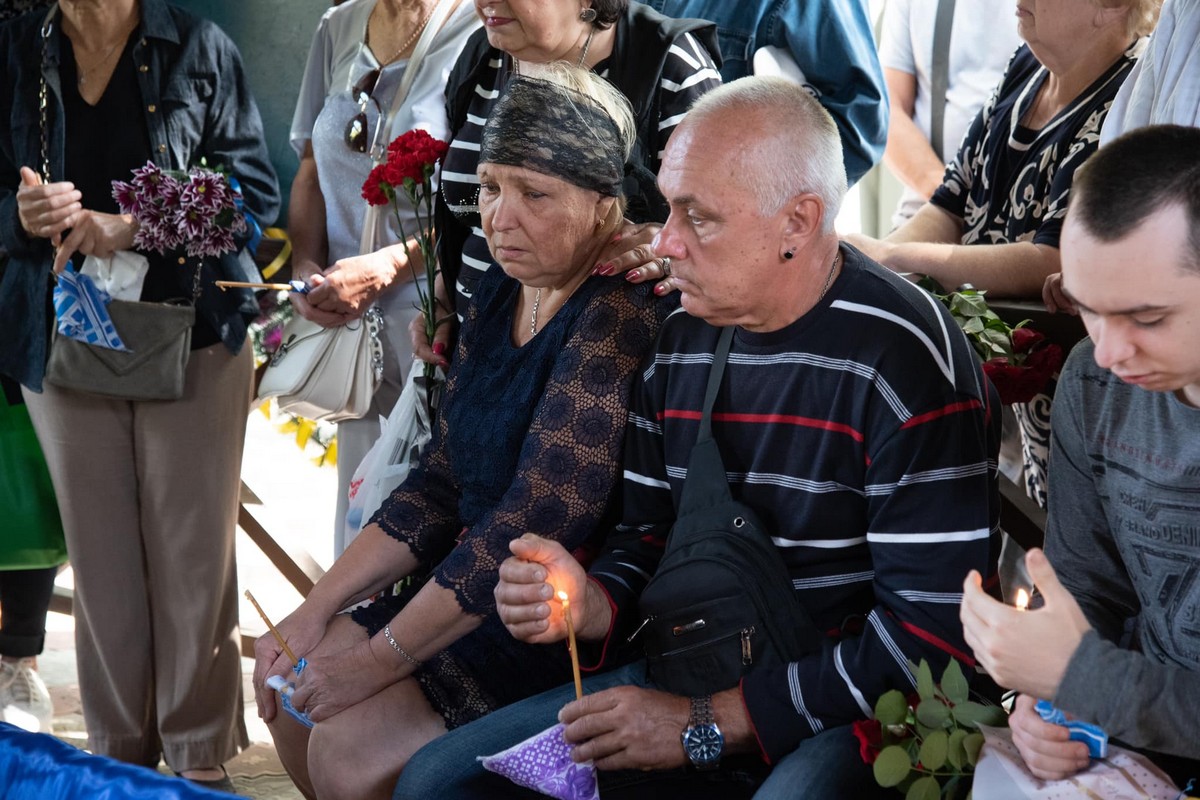 Нікополь прощався з полеглим Героєм сьогодні: фото