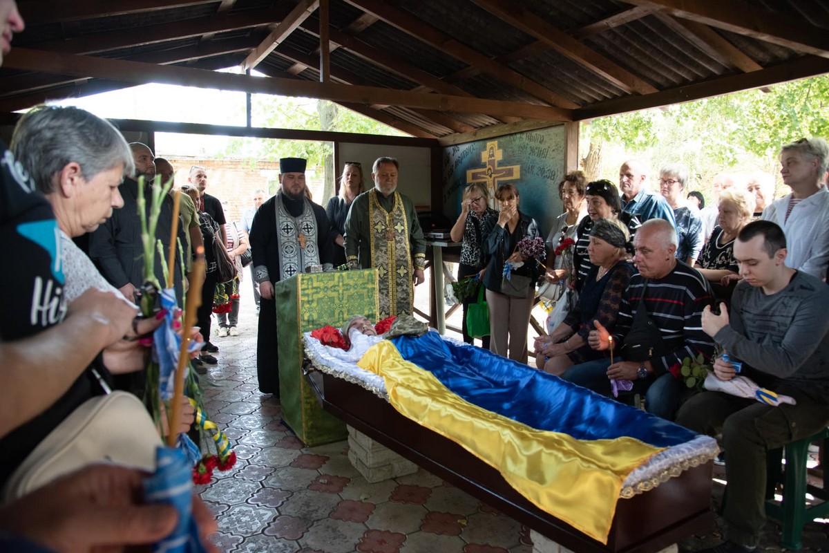 Нікополь прощався з полеглим Героєм сьогодні: фото