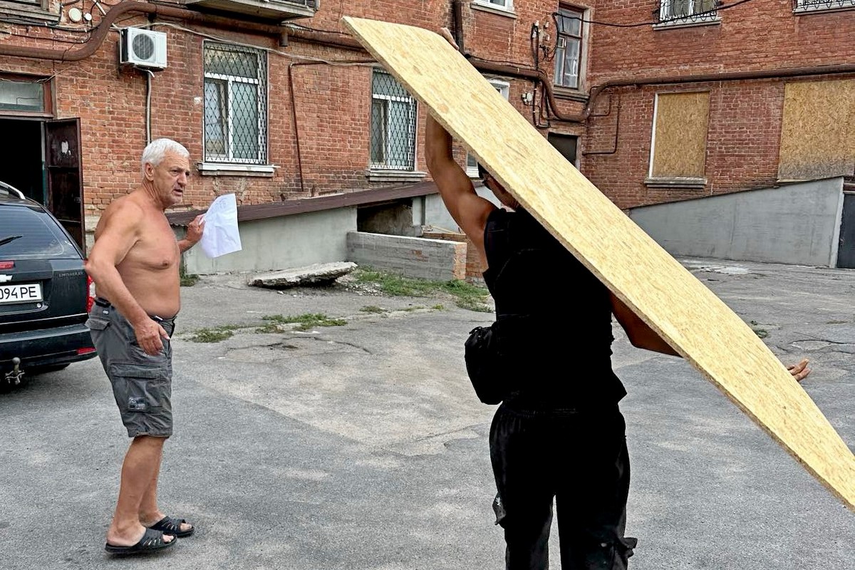  Терор Нікополя продовжується - ворог руйнує житло містян: фото