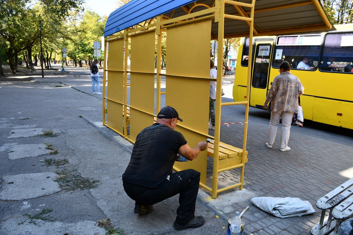 У Нікополі комунальники виконують роботи з благоустрою