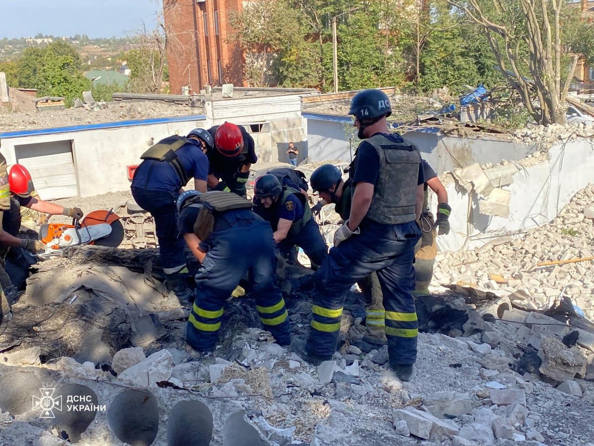 Оприлюднено відео з місця удару по управлінню поліції у Кривому Розі