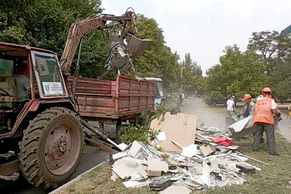 Як у Нікополі ліквідовували наслідки обстрілів протягом тижня, розповіли у міській раді 20