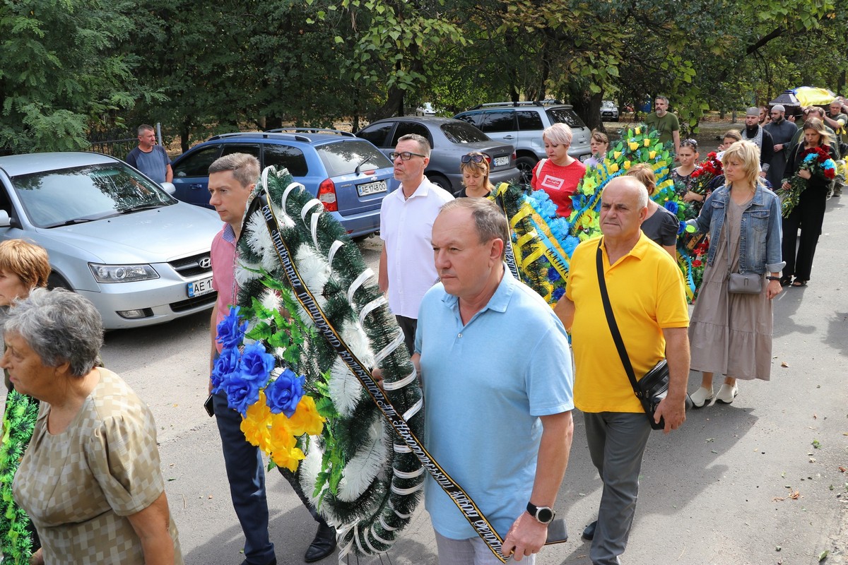 Нікополь провів в останню путь полеглого Захисника 11