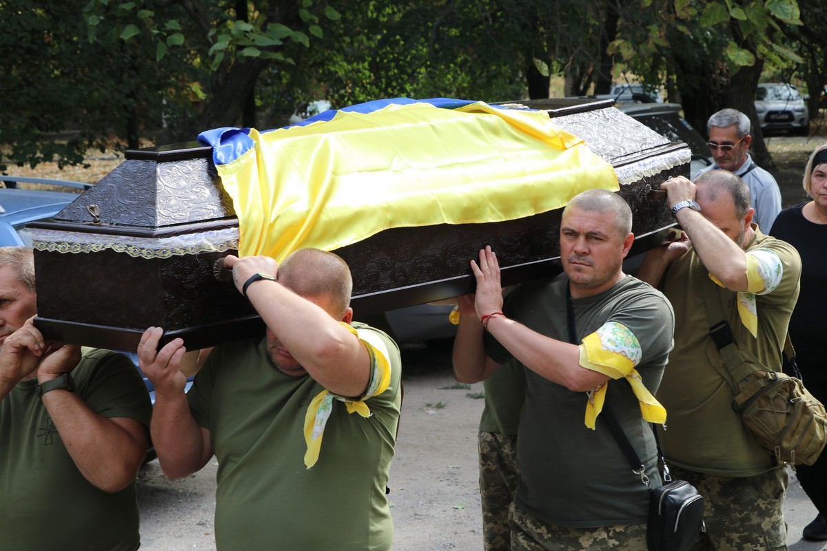 Нікополь провів в останню путь полеглого Захисника 12