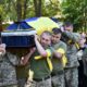 Був нагороджений медаллю «Хрест незламності»: Нікополь провів в останню путь полеглого Захисника 50 Нікополь провів в останню путь полеглого Захисника 9
