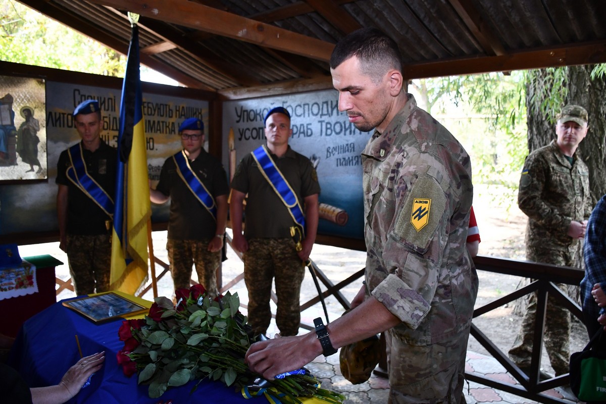 Нікополь провів в останню путь ще одного Захисника 6