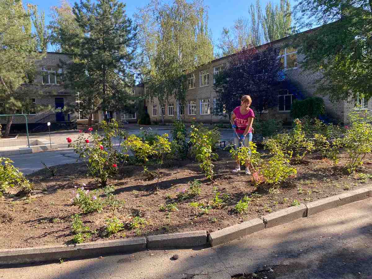 Освітяни Нікополя долучилися до Всесвітнього дня прибирання 8