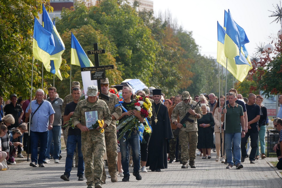 Покров провів в останню путь полеглого Захисника 2