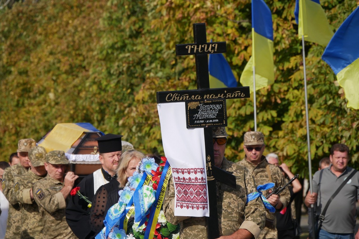 Покров провів в останню путь полеглого Захисника 5