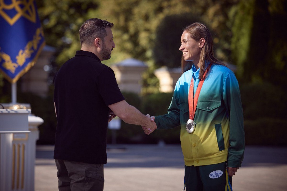 Призери Паралімпіади 2024 з  Нікополя отримали нагороди від Президента  України Володимира Зеленського