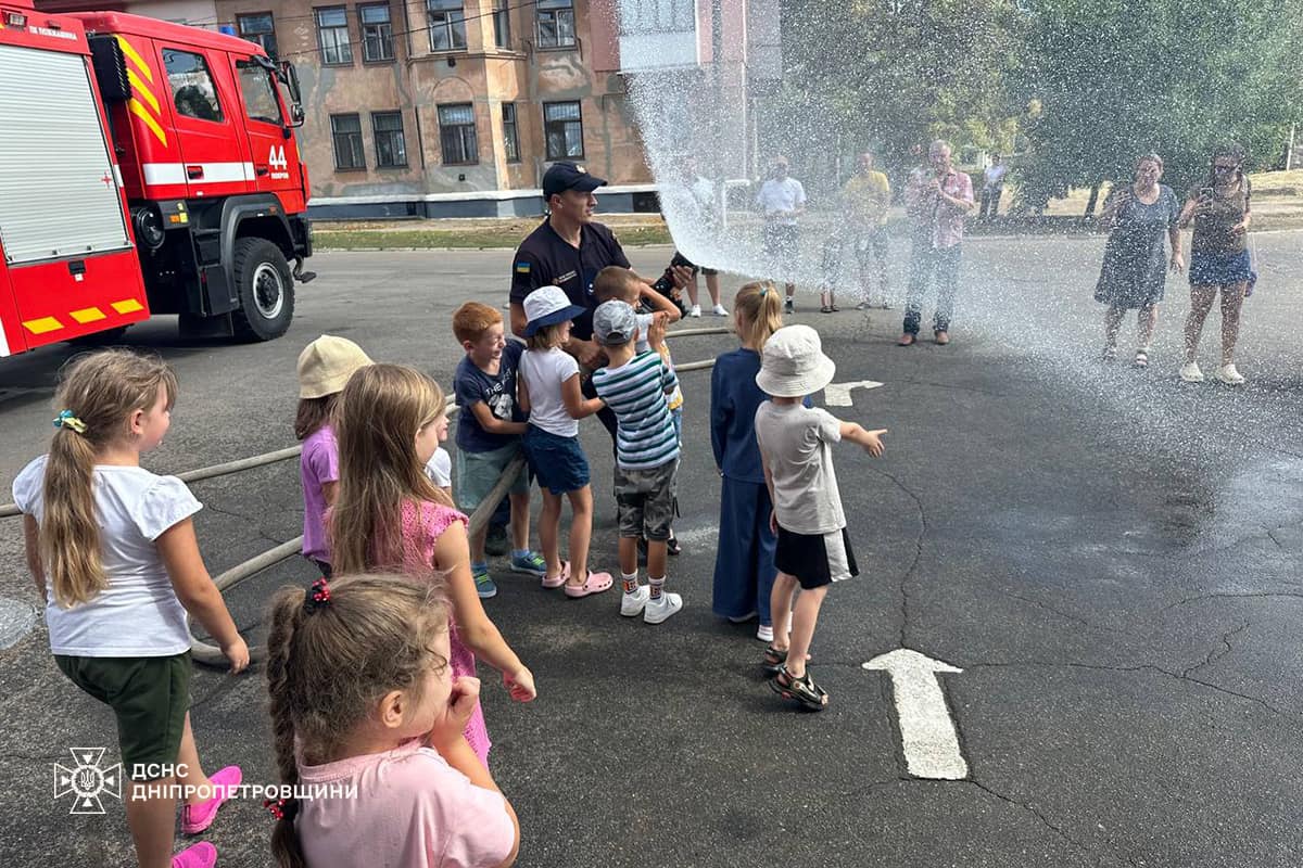 Школярі з Покрова завітали на екскурсію до рятувальників (фото) 4