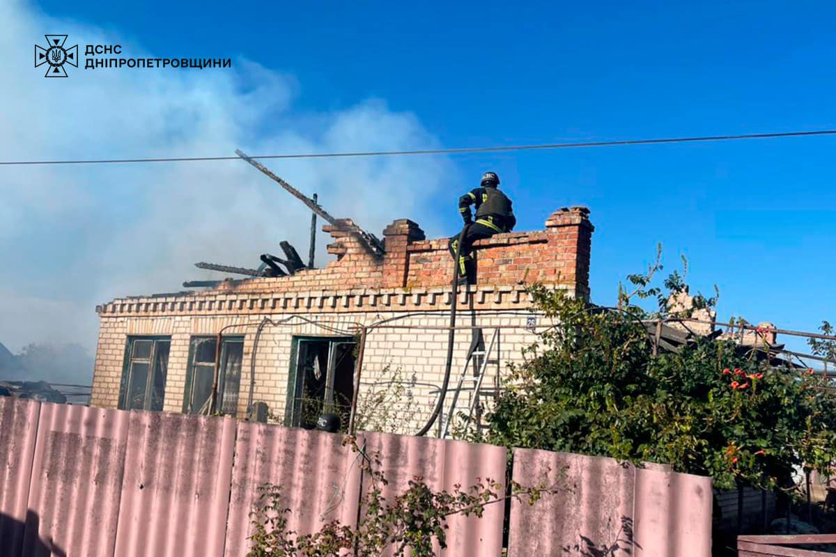 Внаслідок обстрілу Нікополя сталися дві пожежі