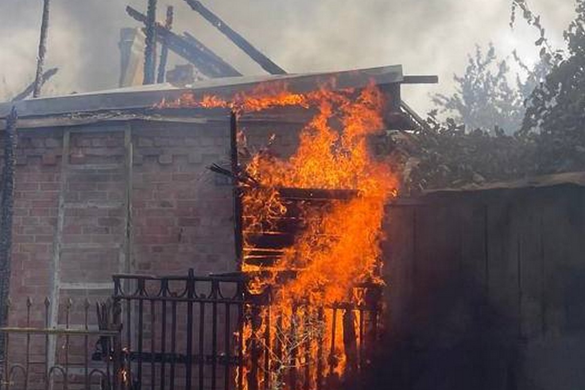 У Нікополі четверо поранених, пожежі і руйнування, був під обстрілами і район (фото)