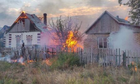 Через обстріли Нікопольщини виникли пожежі: як пройшла ніч на Дніпропетровщині