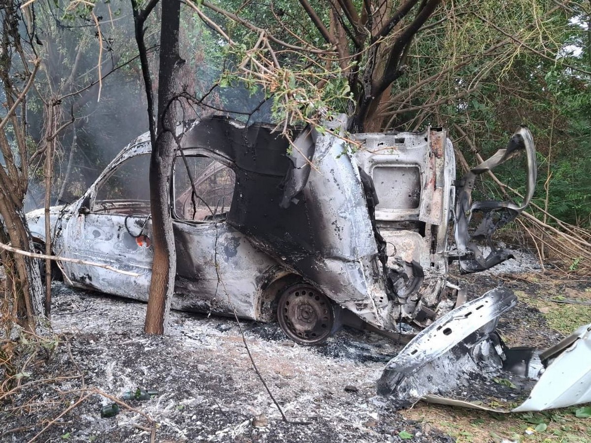 У Нікополі понівечено адмінбудівлю, дитсадок, зайнялося авто, під обстрілами був і район (фото)