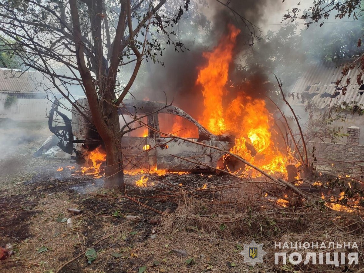 У Нікополі і районі руйнування внаслідок обстрілів: фото