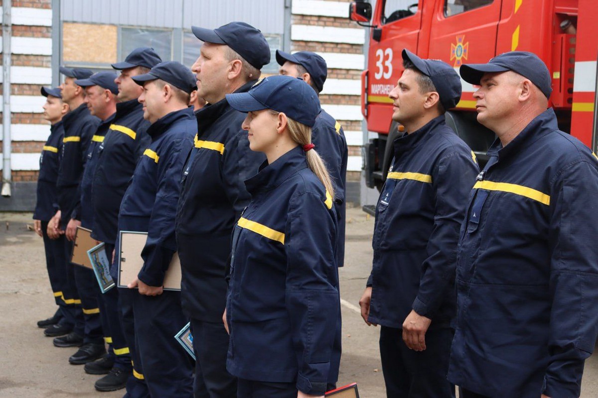 Мери прифронтових Нікополя і Марганця привітали рятувальників з професійним святом (фото)