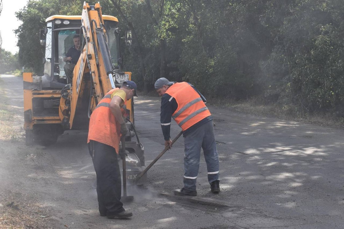 Дорога Нікополь-Покров через Старозаводське: завершується ремонт