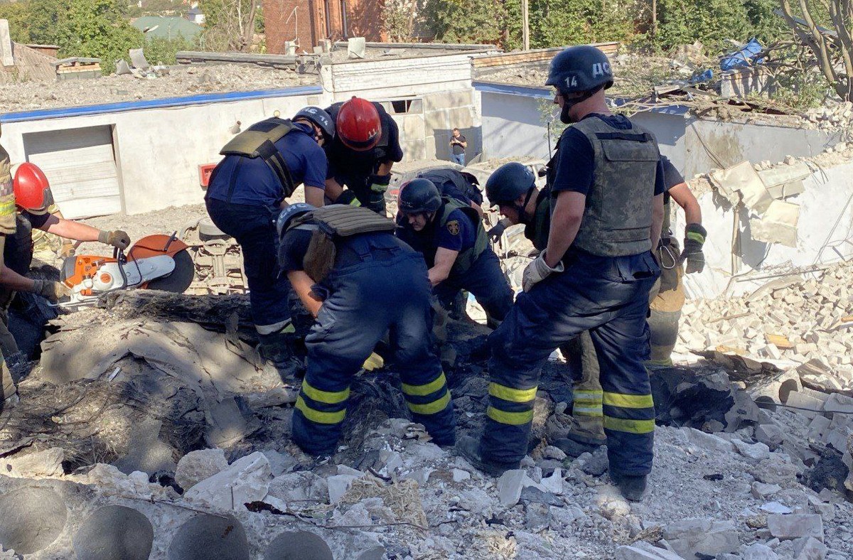 На Нікопольщині загинуло близько 1000 курей внаслідок атаки, у Кривому Розі вбиті люди, у Дніпрі руйнування