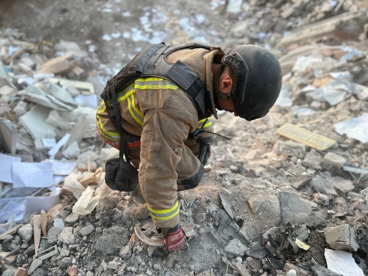 Знайти живим не вдалося нікого: у Кривому Розі назвали імена загиблих і оголосили жалобу