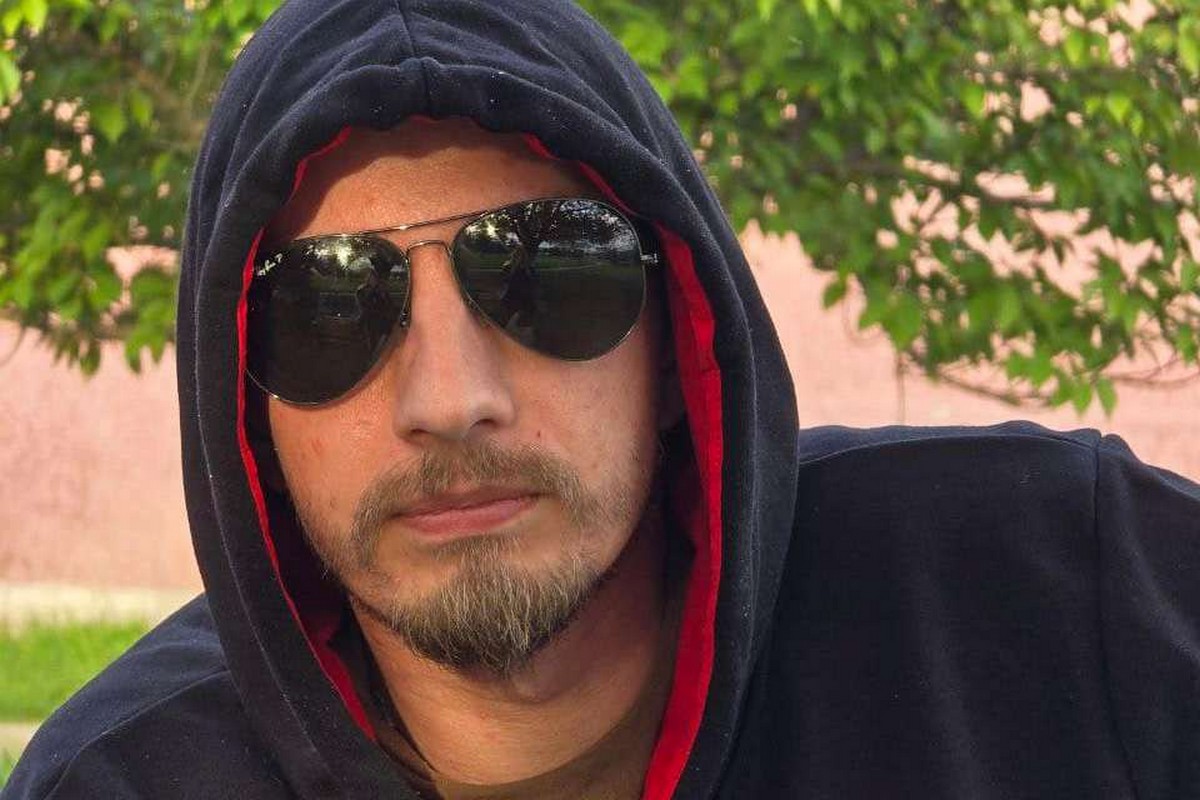 Рік тому, 14 жовтня, на фронті загинув чоловік письменниці з Нікополя Анни Дейни Олександр Дейна, позивний Світанок.