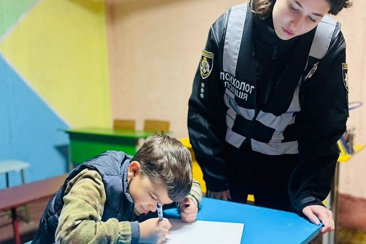 У Нікополі поліцейські розповіли дітям, що таке стрес і як з ним боротися (фото) 1 У Нікополі поліцейські розповіли дітям, що таке стрес і як з ним боротися (фото)