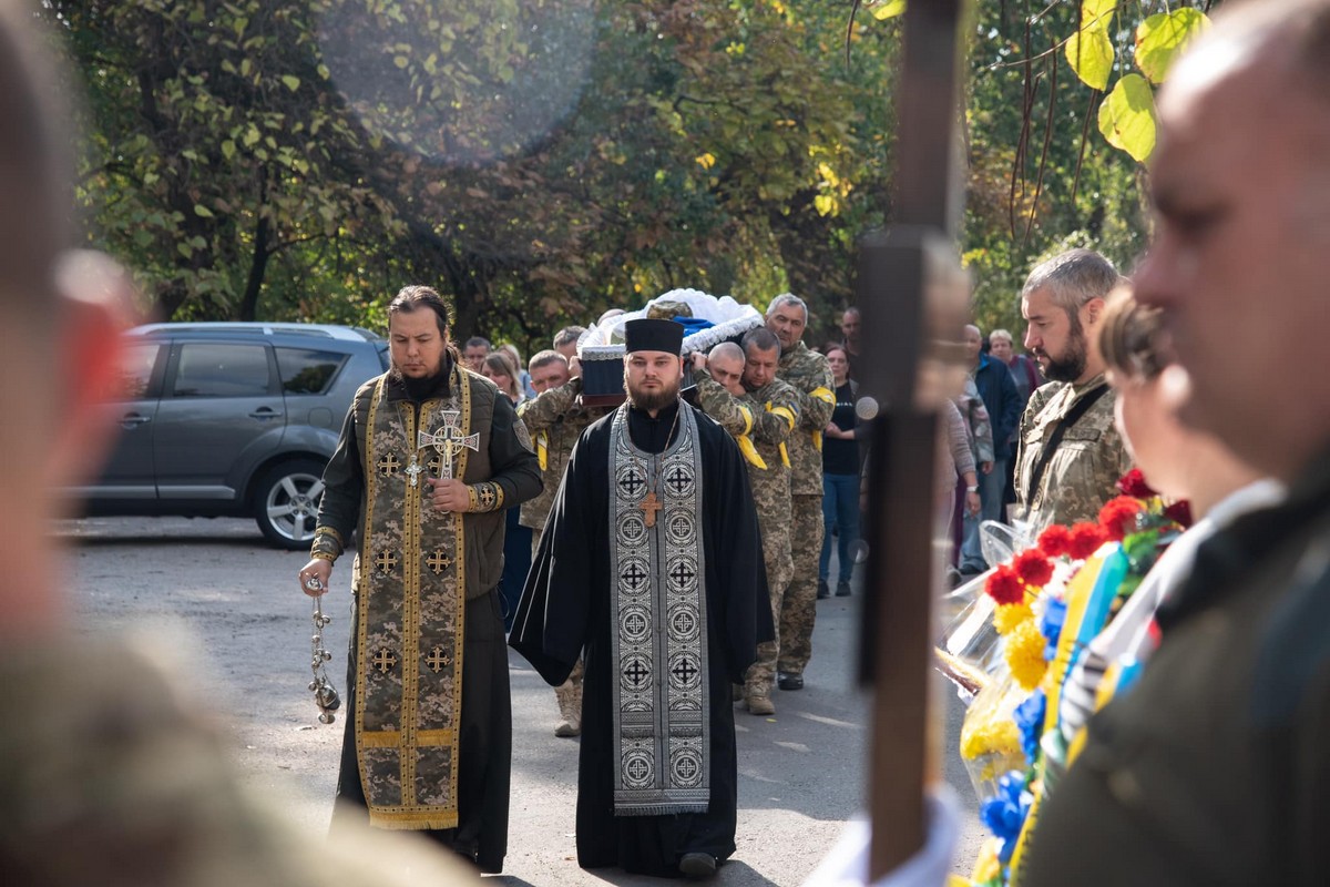 11 жовтня Нікополь провів в останню путь загиблого воїна 13