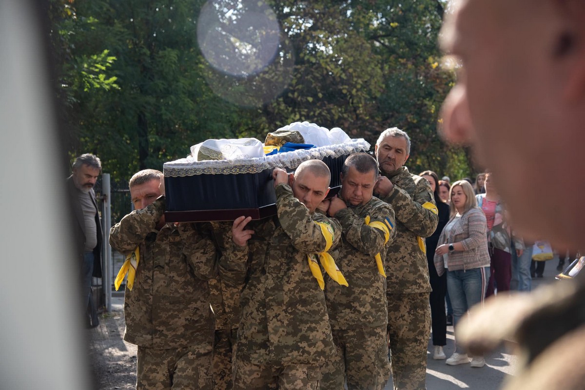 11 жовтня Нікополь провів в останню путь загиблого воїна 14