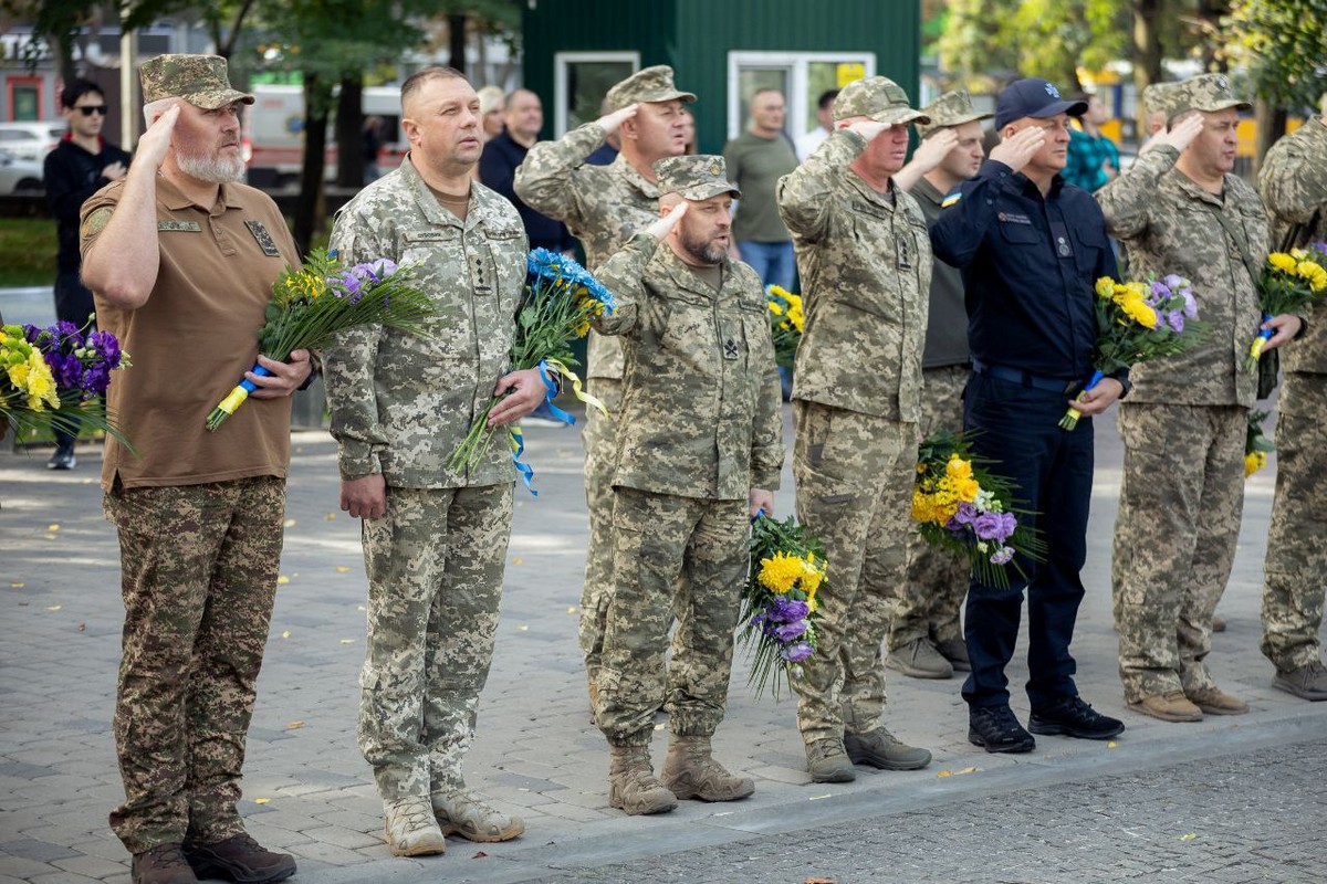 Очільники Нікопольщини і області привітали Захисників і Захисниць зі святом