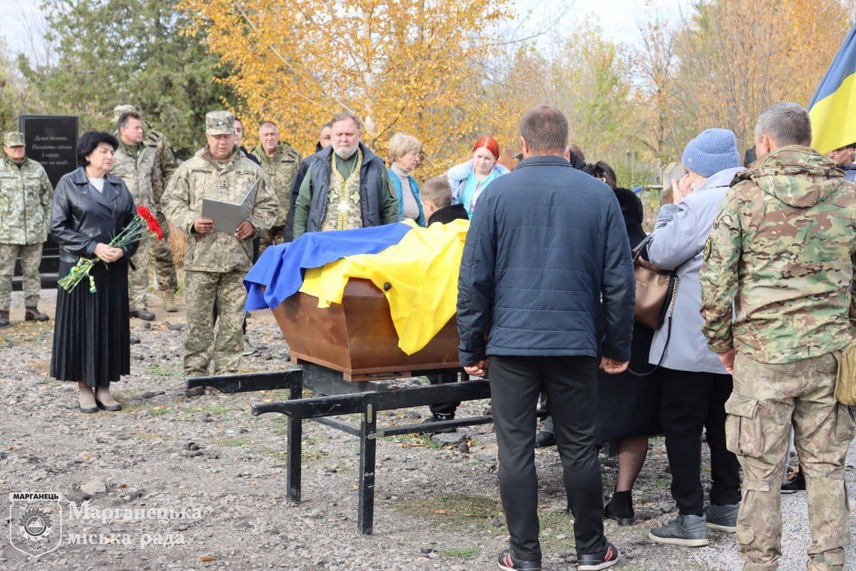 24 жовтня Марганецька громада провела в останню путь ще одного Захисника (фото) 5