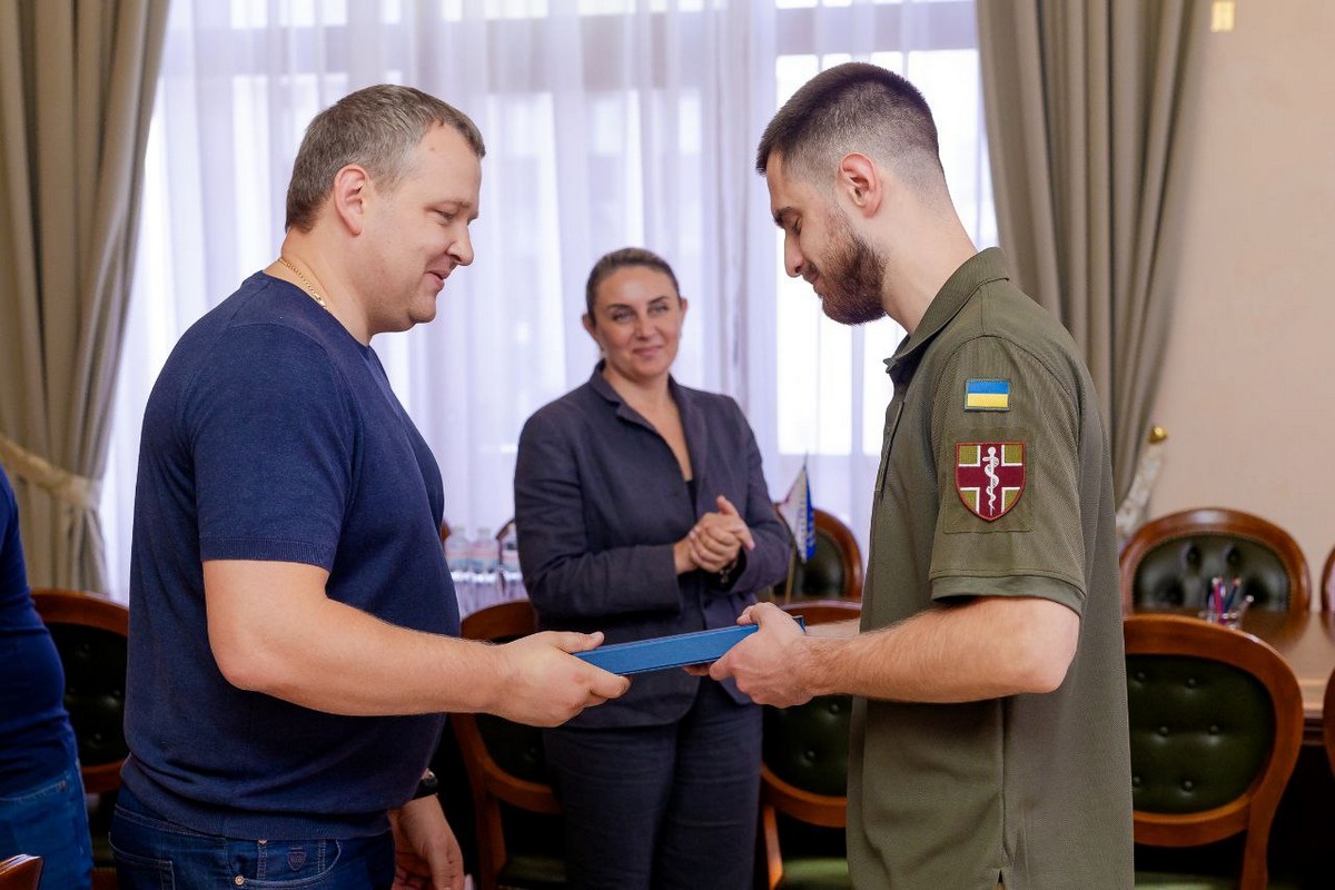 Очільники Нікопольщини і області привітали Захисників і Захисниць зі святом