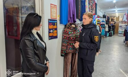 У Марганці рятувальники провели бесіди у закладі торгівлі (фото)