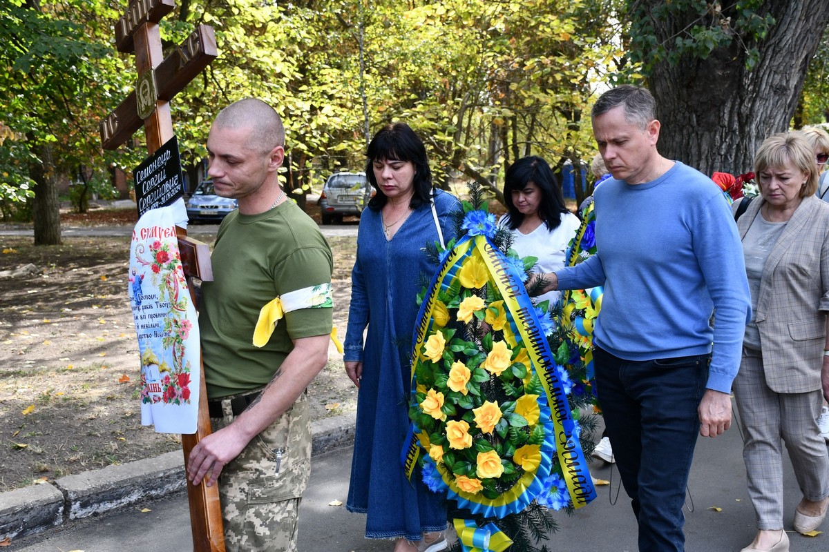 Нікополь сьогодні прощався з Героєм (фото)