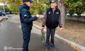 На вулицях Покрова рятувальники провели бесіди з мешканцями