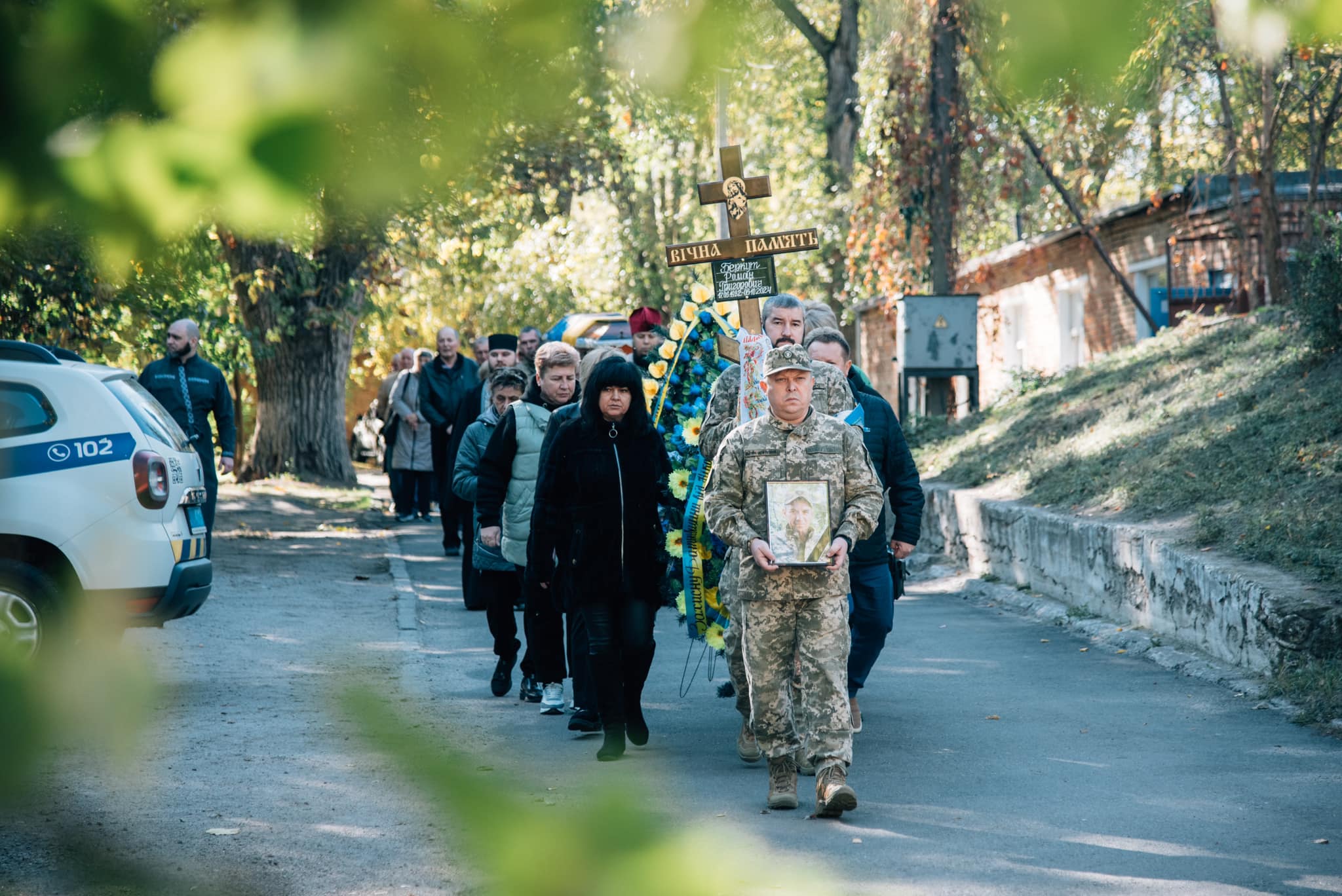 Був добрим, щирим і працьовитим: у Нікополі сьогодні провели в останню путь Героя (фото)