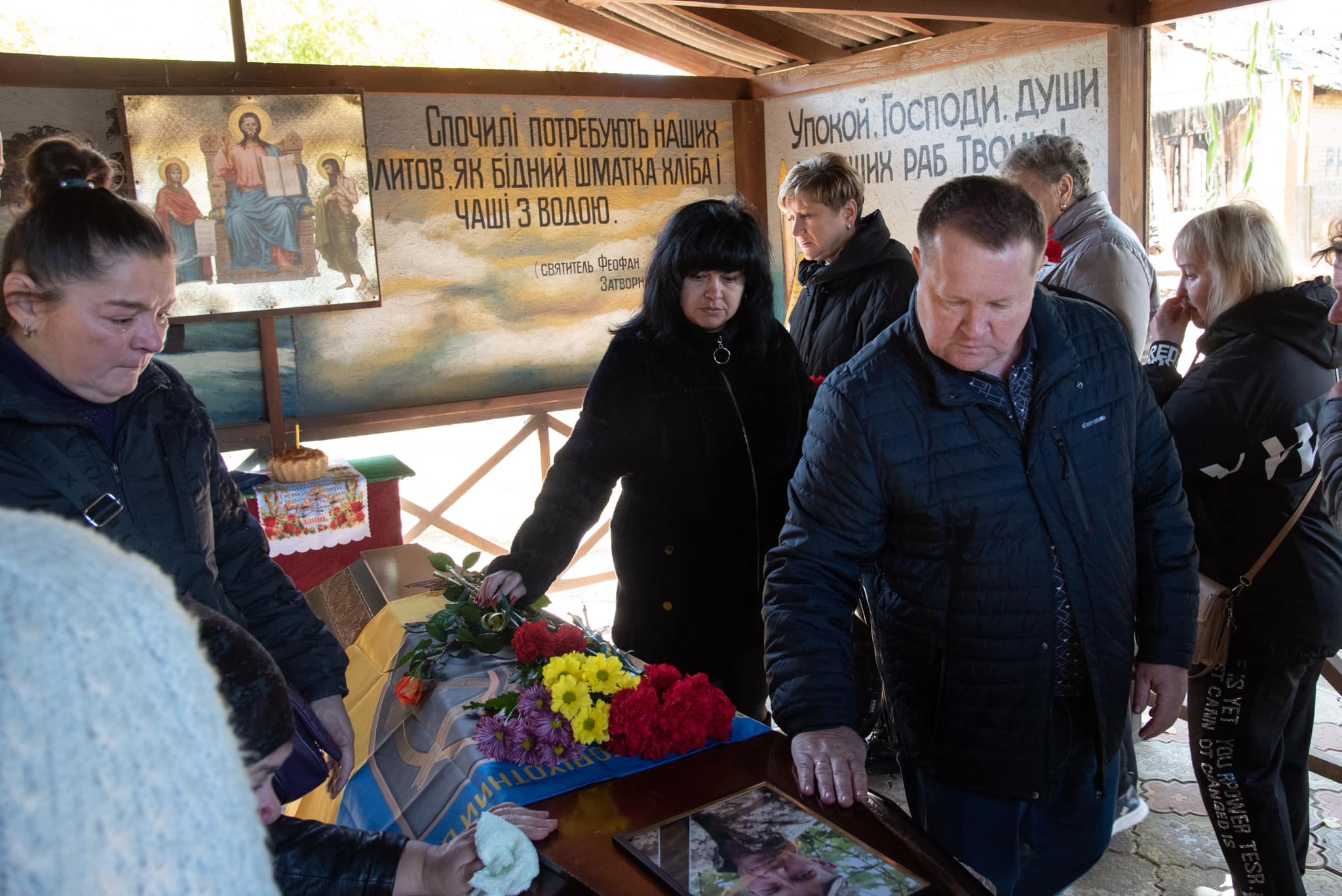 Був добрим, щирим і працьовитим: у Нікополі сьогодні провели в останню путь Героя (фото)