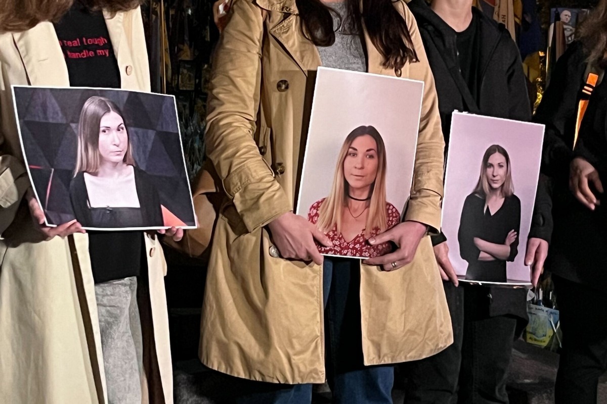 «Коли була загроза удару по ЗАЕС, вона сказала, що їде в Нікополь»: пам'ять Вікторії Рощиної вшанували у Києві 1 «Коли була загроза удару по ЗАЕС, вона сказала, що їде в Нікополь»: у Києві вшанували пам’ять хороброї журналістки Вікторії Рощиної