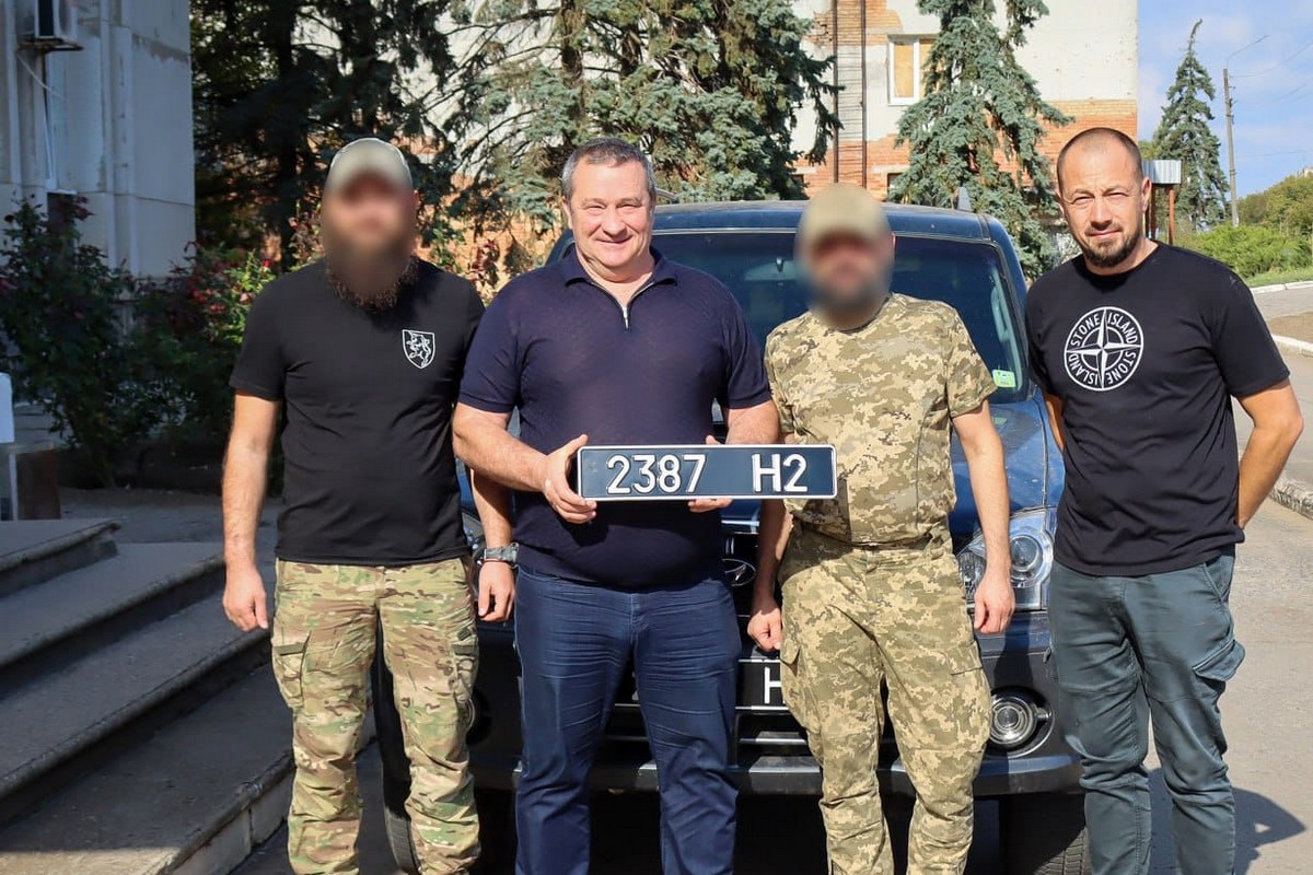 Марганець передав військовим автомобіль Hyundai Terracan 1 Марганець передав військовим автомобіль Hyundai Terracan 7